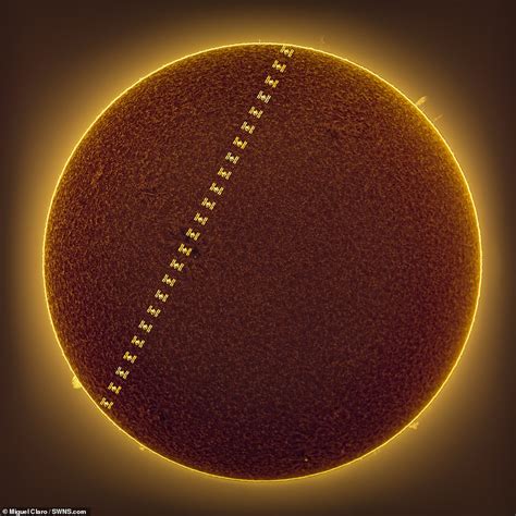 ISS takes 20 rapid-fire photos of the ISS as it passes in front of the Sun's surface - DUK News