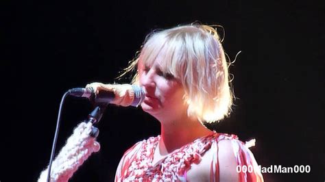 Sia - Breathe me - HD Live at Olympia, Paris (18 May 2010) - YouTube