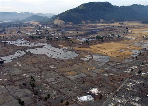 🔥 Near the coast of Sumatra, Indonesia: A village destroyed by the magnitude 9.1 great ...