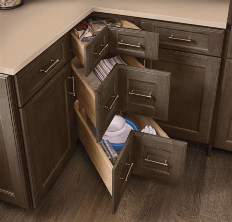 Base Corner Drawer Cabinet - Cardell Cabinetry