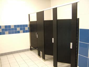 Hiny Hiders Bathroom Partitions for the Dallas Independent School District - Scranton Products