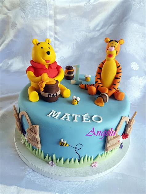 Winnie and Tigger cake - Decorated Cake by Angelu - CakesDecor