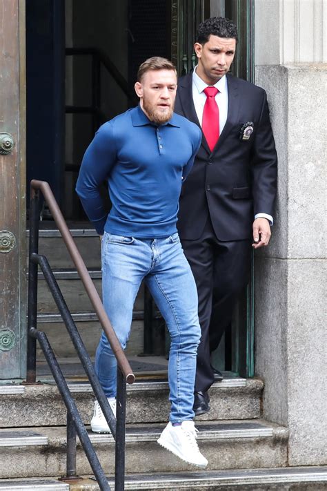 Conor McGregor - Leaving The Courthouse on Looklive | Mode mecs, Styles ...