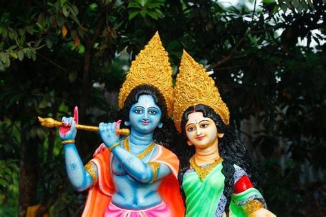 Lord Krishna mantra for Love and Marriage And Its Benefits