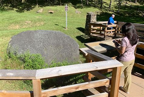 Judaculla Rock - Cherokee Petroglyph - The GloveTrotters!