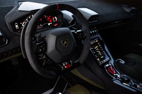 Lamborghini Huracan Sterrato Unveiled, India Launch In 2023 | CarDekho.com