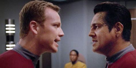 Star Trek's Big Voyager Rivalry Is Totally Dropped After Episode 1