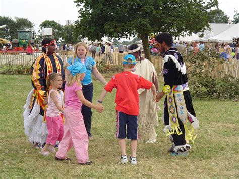 Wilhelm's Thoughts: Native American Gatherings: Round Dance