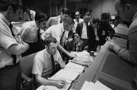 Glynn Lunney, Nasa engineer who oversaw the Apollo 13 emergency ...