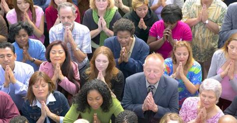 Las personas religiosas son más felices que los ateos