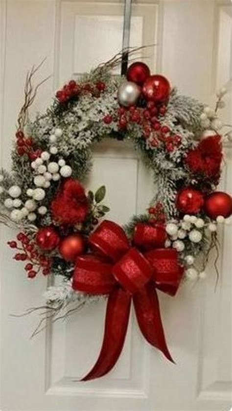 30+ Pretty Front Door Christmas Wreaths – HomeDecorish