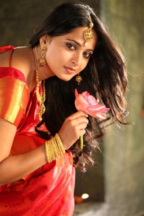 Anushka Shetty Hot Traditional Saree Images : hot photos on Rediff Pages