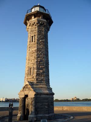 Roosevelt Island Lighthouse | Atlas Obscura