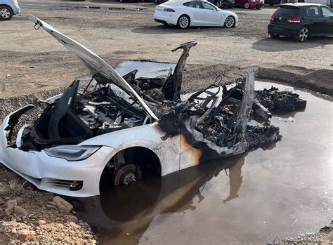 Tesla Model S Erupts in Flames in a Sacramento Scrapyard - The Detroit Bureau