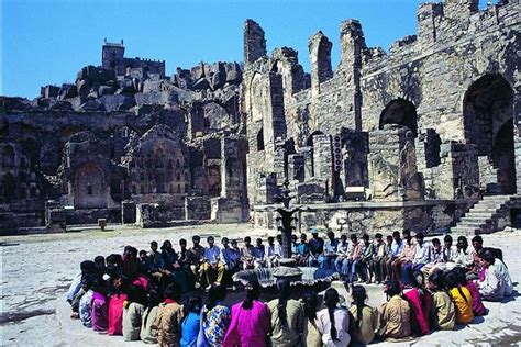 Hyderabad Half-Day Tour: Golconda Fort and Qutub Shahi Tombs 2024