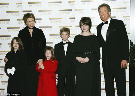 Warren Beatty calls transgender son Stephen his 'hero' | Daily Mail Online