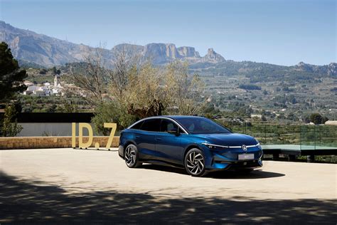 Volkswagen ID.7: Wolfsburg’s premium electric saloon revealed | Flipboard