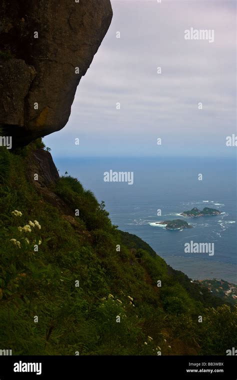 Overhanging cliff hi-res stock photography and images - Alamy