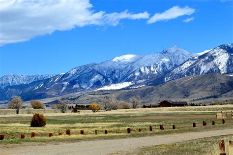 Paradise Valley-love my home! | Paradise valley, Natural landmarks, Montana
