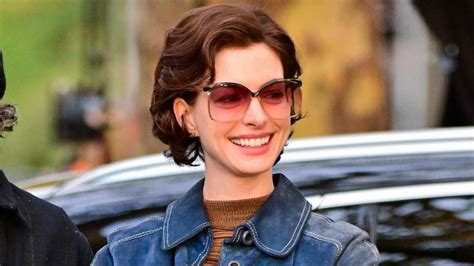 Anne Hathaway Short Curly Hair