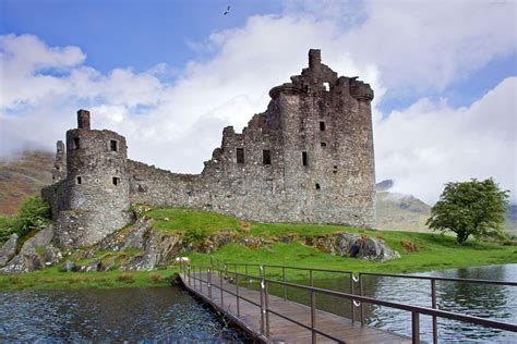 Kilchurn Castle on the shores of Loch awe - Martin Lawrence