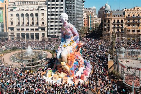 PichiAvo's sculpture for the Las Fallas festival in Valencia | Collater ...