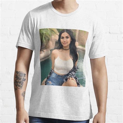 Sssniperwolf Essential T-shirt by jessicaetrejos in 2021 | T shirts for women, Sssniperwolf ...