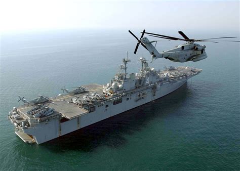 File:US Navy 040219-N-7912E-005 An U.S. Marine Corps CH-53E Super Stallion flies past the ...