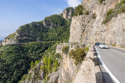 Driving the Amalfi Coast: What’s It Like & Is It a Good Idea? – Earth Trekkers