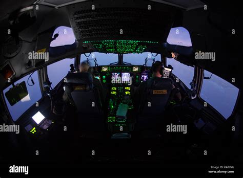 C-17 Globemaster III Cockpit Stock Photo - Alamy