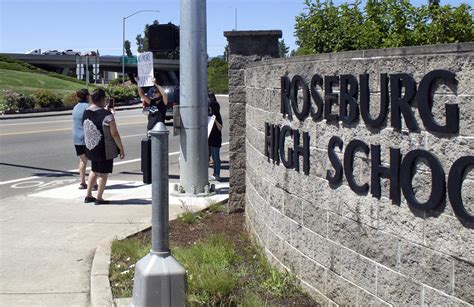 Roseburg Public Schools prioritizing its reopening plan, not changing ...