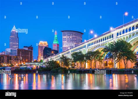 cleveland skyline with reflection at night,cleveland,ohio,usa Stock Photo - Alamy