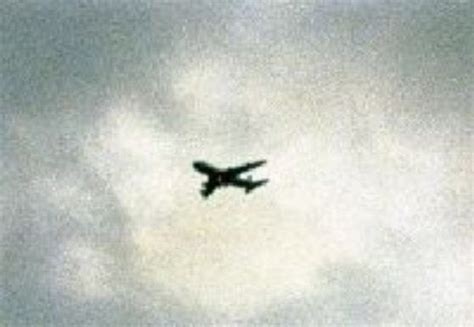 Japan Airlines Flight 123, missing most of its vertical stabilizer. Minutes later the plane ...