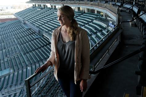 San Francisco Giants’ Alyssa Nakken makes MLB history as 1st woman to ...