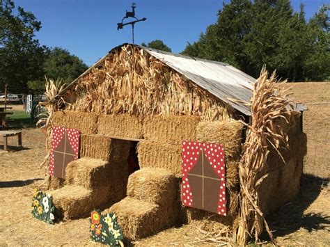 Pin by Andrea Gibson on corn maze | Halloween yard art, Farm fun, Farm ...