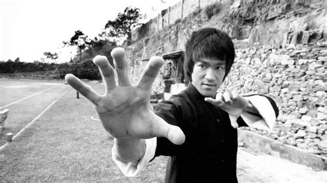 Top 10 Best Bruce Lee Fight Scenes!