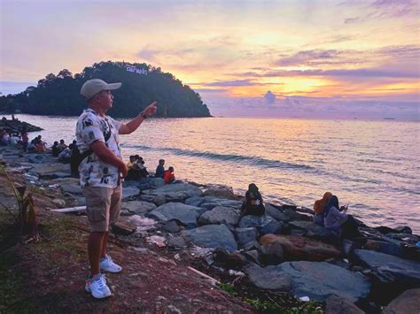 Indahnya Melihat Sunset di Pantai Padang dan Masjid Menyerupai Taj ...