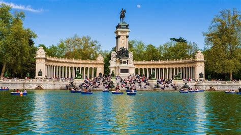 Skip-the-Line Madrid Royal Palace & Retiro Park Guided Tour