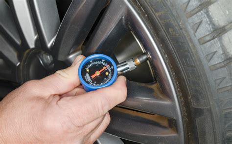 How to check car tyre pressure and put air in them