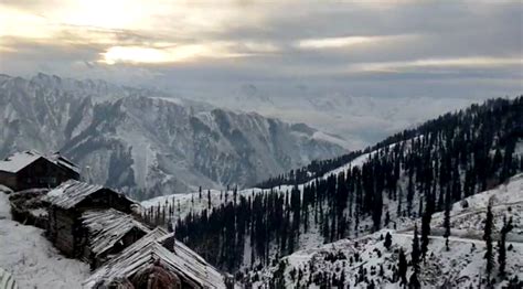 Light snowfall ends 57 days of dry spell in Kashmir