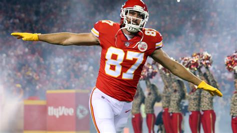 Travis Kelce busts out dance moves on funny TD celebration | Yardbarker.com