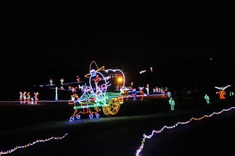 BLORA's Nature in Lights Opens, Marks Beginning of Holiday Season