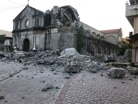 Philippine quake knocks over building; at least 3 dead | The Seattle Times