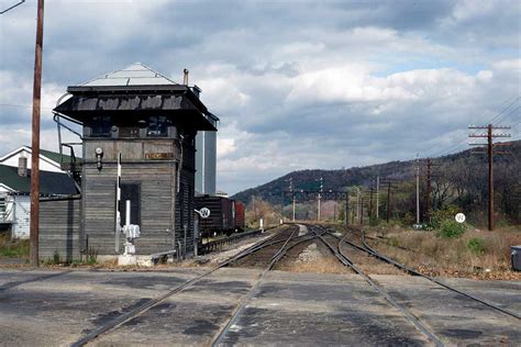 Life of a railroad tower operator - Trains