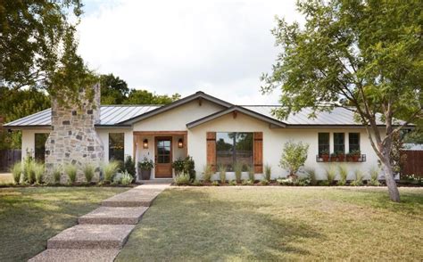 Reimagined Ranch Exterior and Curb Appeal Ideas | Ranch house remodel ...