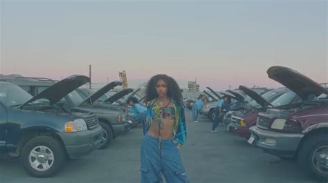 SZA's Latest Video Looks Would Like to Let You Know Summer Isn't Over ...