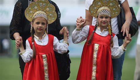 What Are the Customs and Traditions of Raising Children in Russia ...