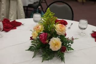 Dinner flower arrangements | Eleanor Ramage made MORE arrang… | Flickr