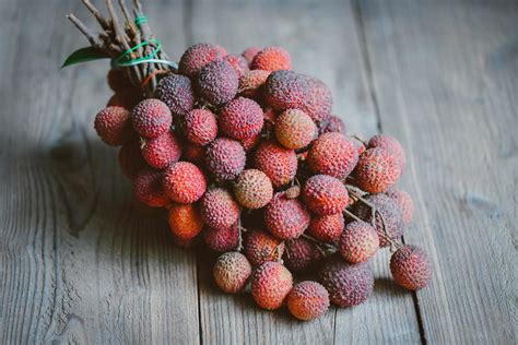 Lychee fruit on wooden background, fresh ripe lychee peeled from lychee tree at tropical fruit ...