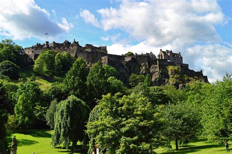 Edinburgh Castle Ghosts and Legends - Moon Mausoleum